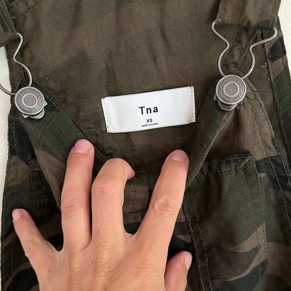 Aritzia camo short overalls XS - Picture 3 of 5